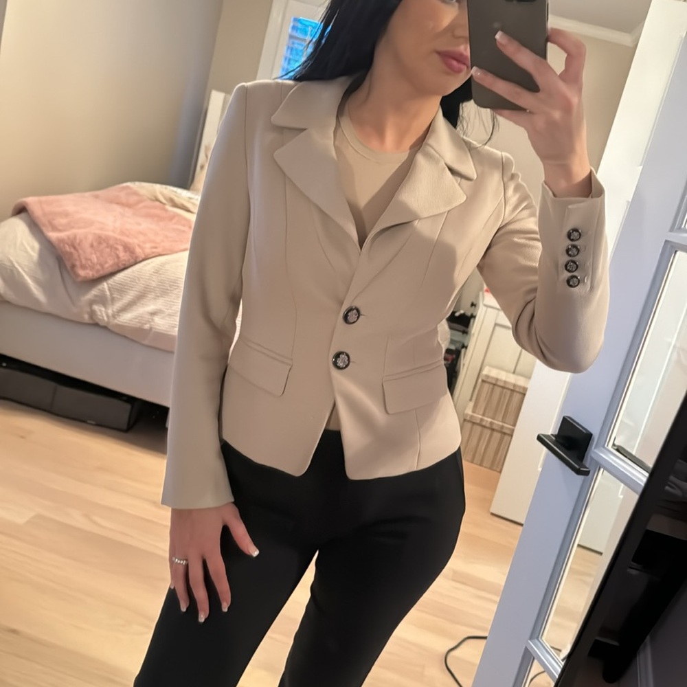 White House Black Market Size 0 Crop Blazer Beige